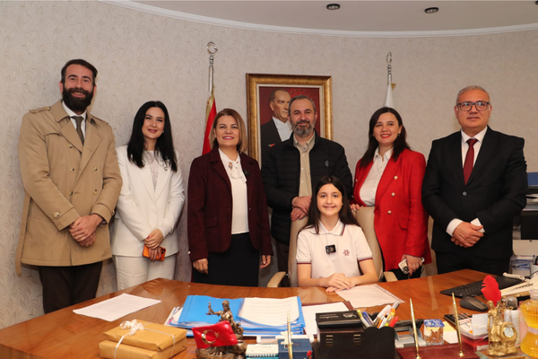 İzmit'te 23 Nisan kapsamında temsili devir teslim yapıldı