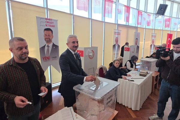 YENİ Parti Bursa'da sandık başında