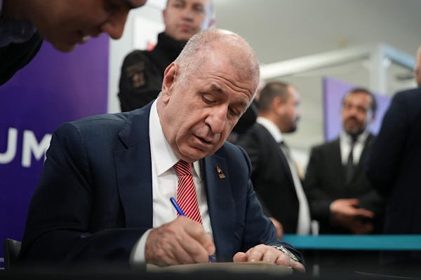 Özdağ, Ordu ve Siyaset İlişkileri Söyleşisi’ne katıldı