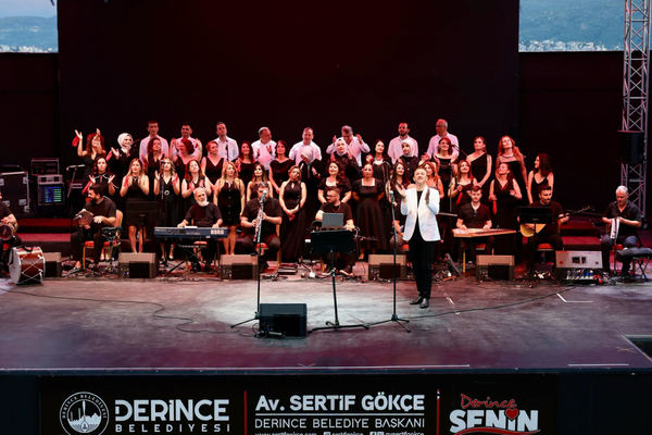 Derince’de “Öğretmenin Sesi – 9 Klasikler” Konseri düzenlendi