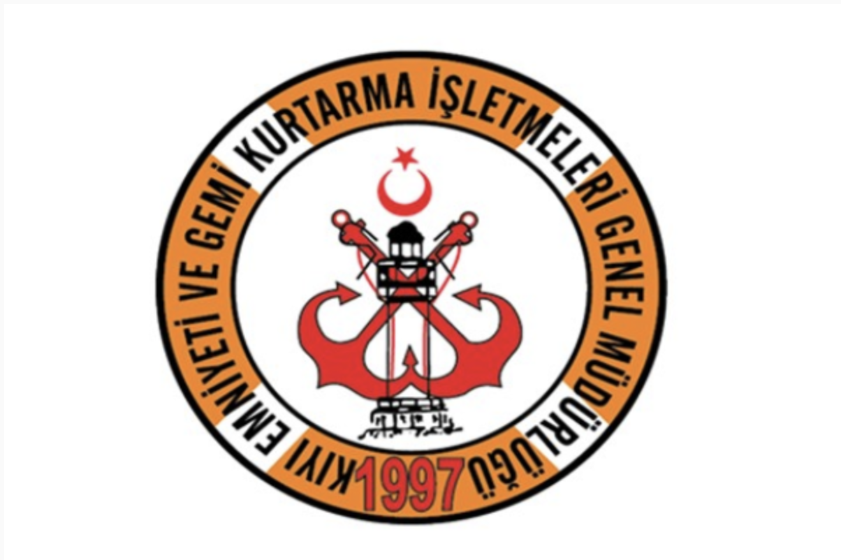 1915 Çanakkale Köprüsü önlerinde arızalanan tekne kurtarıldı