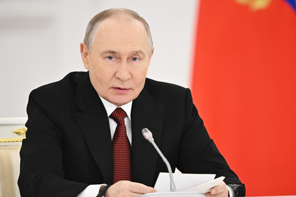 Putin, Çin’in kuruluş yıl dönümünde Şi Cinping’i kutladı