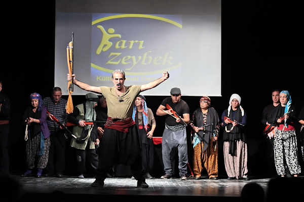 Konak’ta “Kuvayi Milliye Destanı” tiyatro oyunu sahnelendi