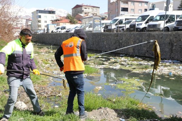 Van’da İnci Kefali göç yolu temizleniyor