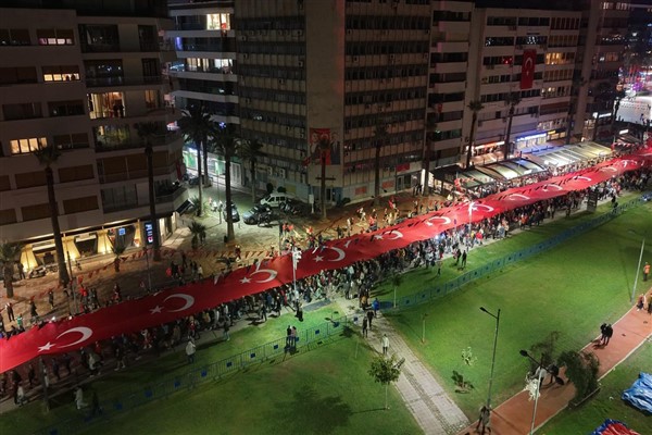 İzmir’de Cumhuriyet Bayramı bin dronla kutlandı