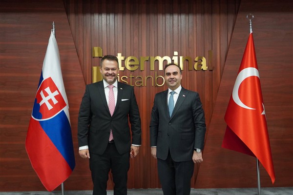 Bakan Kacır, Slovakya Yatırımlar Bakanı Migal ile İstanbul’da görüştü