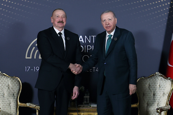 Aliyev ve Erdoğan Antalya Diplomasi Forumu’nda bir araya geldi