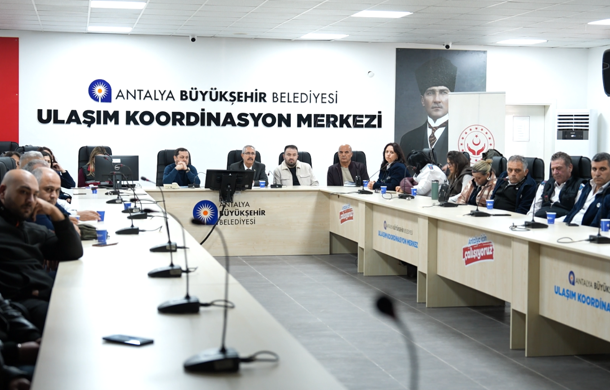 Antalya'da toplu ulaşım şoförlerine eğitim verildi