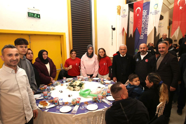 Perşembe'de iftar sofrası kuruldu