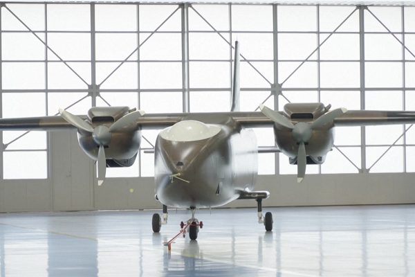 Çin’in sıfır karbon emisyonlu hibrit uçak motoru sergilendi