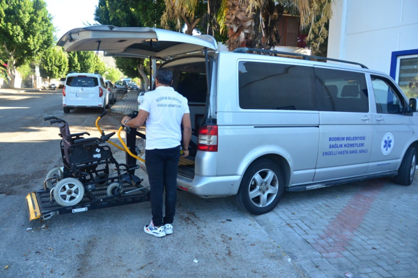 Bodrum Belediyesi'nden akülü sandalye, bakım ve onarım desteği