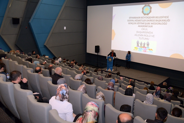 Diyarbakır’da “Ailenin Başarıda Rolü” semineri