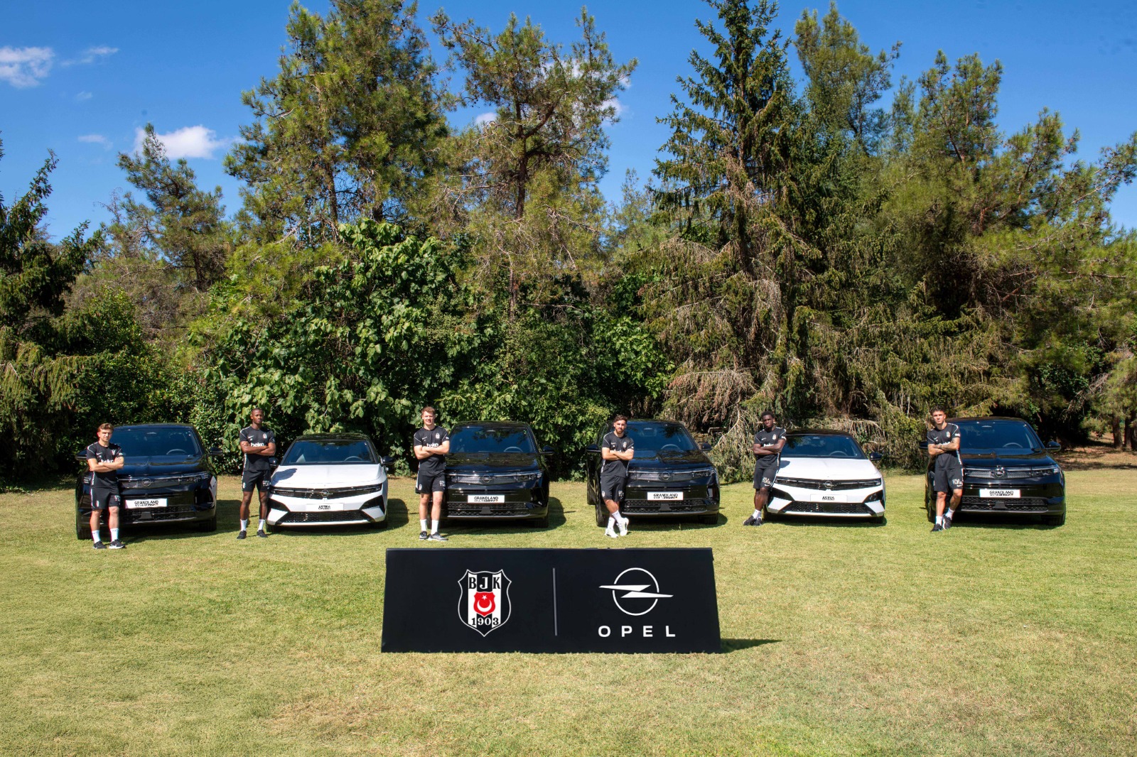 Opel’in global spor tutkusu Türkiye’de Beşiktaş JK ile buluştu