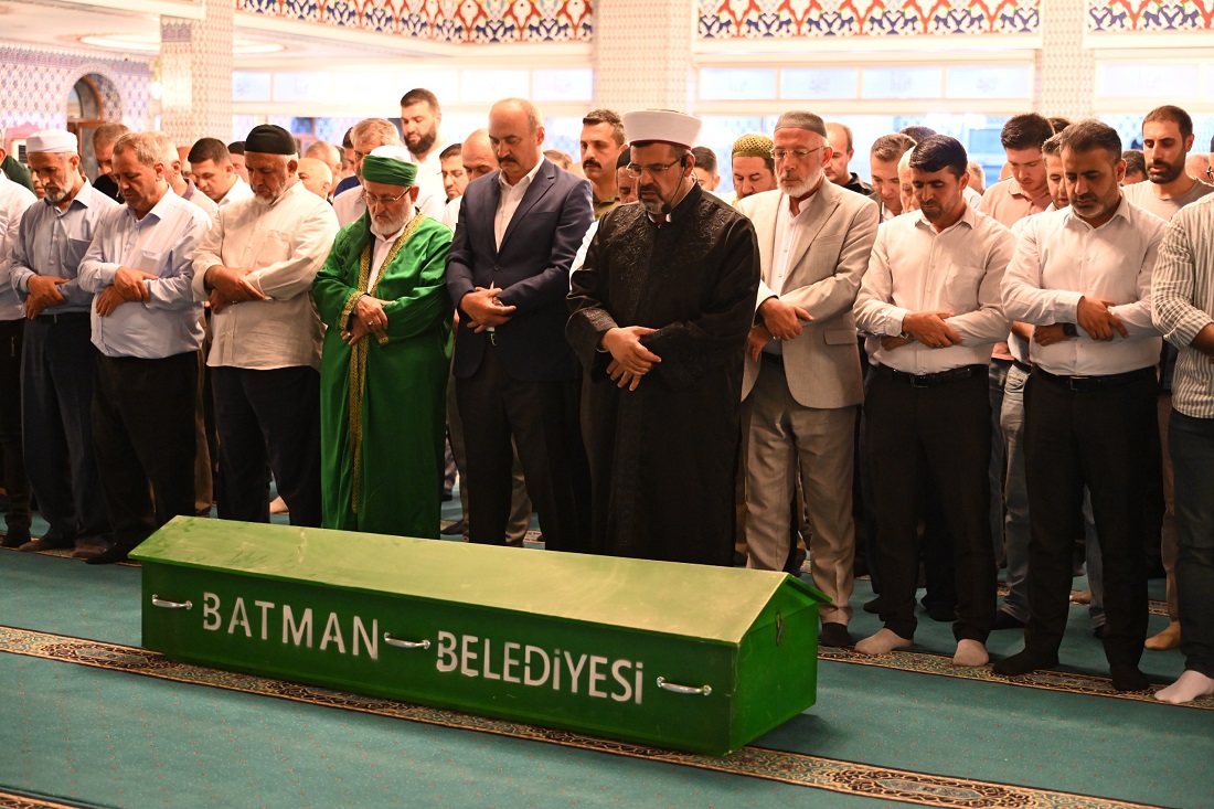 Batman Müze Müdürü Mehmet Cabir Alper, toprağa verildi