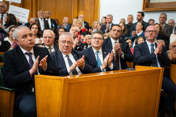 Edremit heyeti TBMM’de Özel ile bir araya geldi