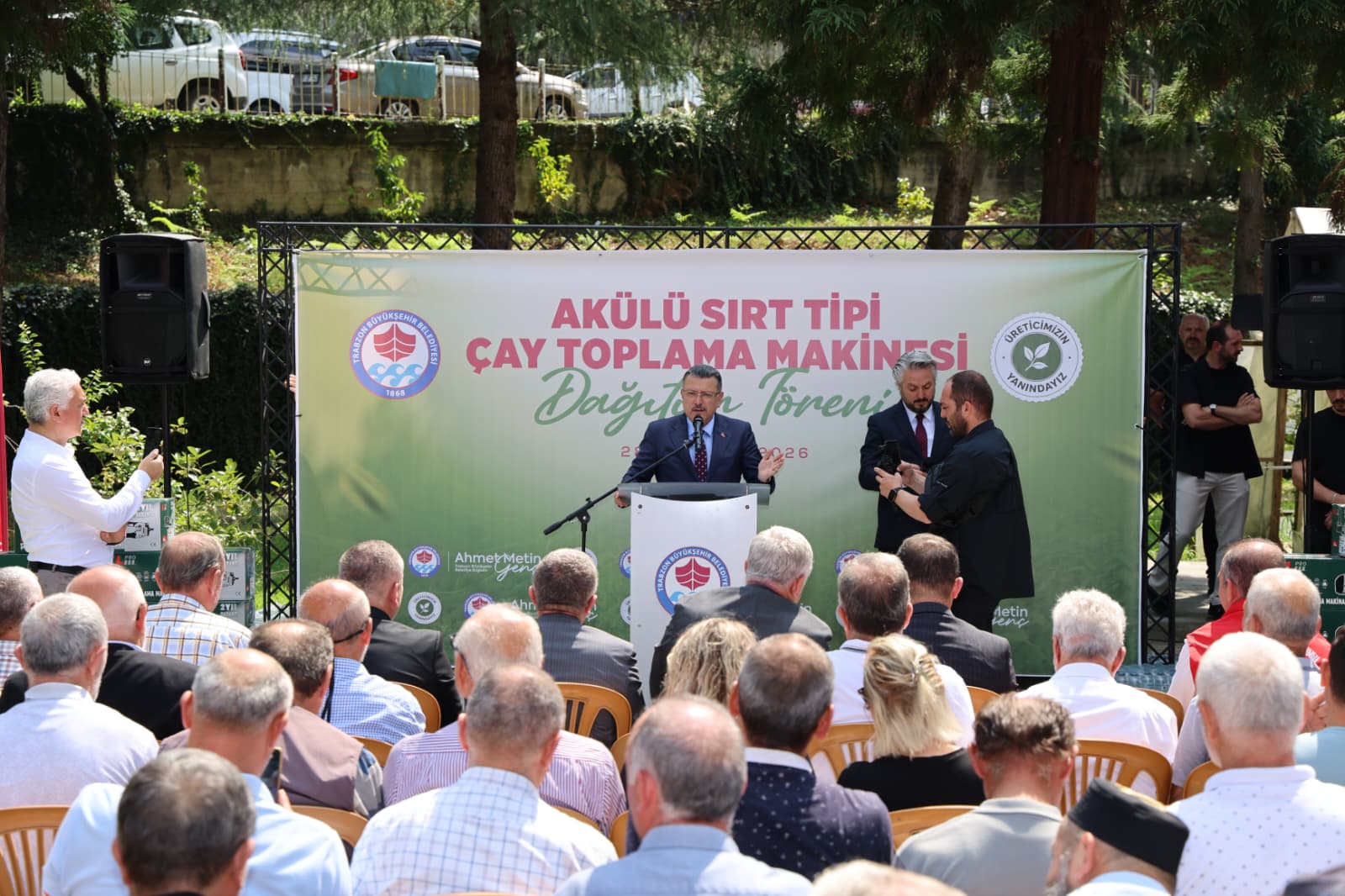 Trabzon Büyükşehir Belediyesi’nden Of’taki çay üreticilerine makine desteği