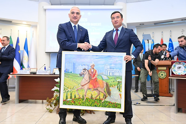 Ersoy: Gençlerimizin, öz kimliklerini öğrenmelerini sağlamakla mükellefiz