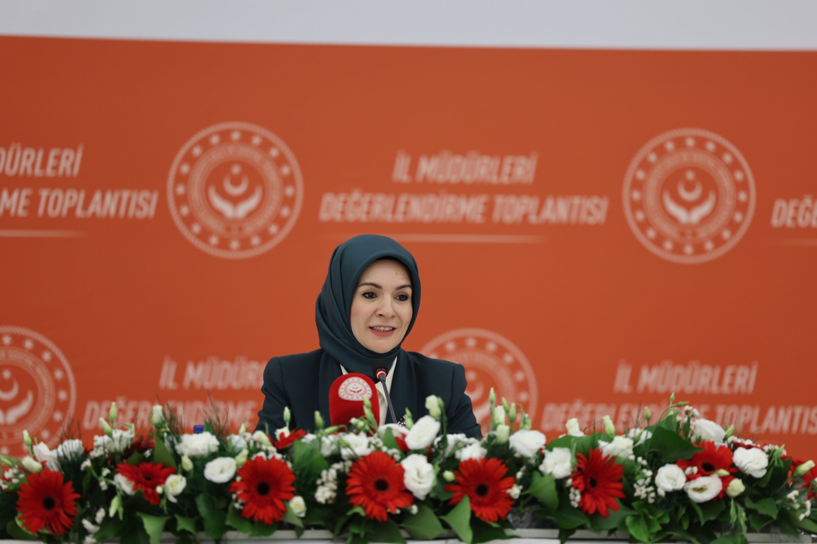 Göktaş, İİT Kadının İlerlemesi Teşkilatı'nın yeni İcra Direktörü AlShoura ile görüştü
