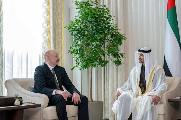 Aliyev ve El Nahyan, Abu Dabi’de bir araya geldi