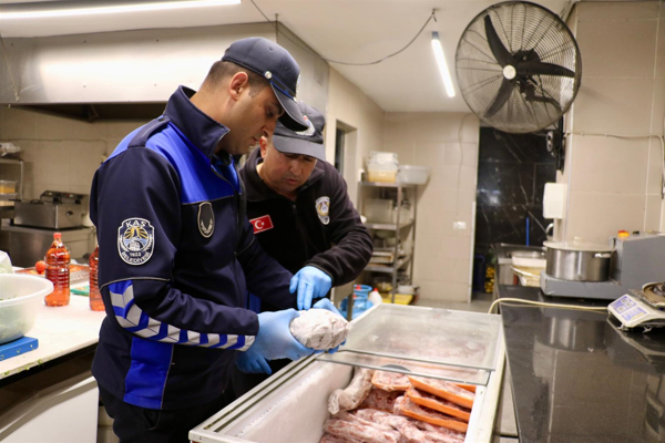 Kaş’ta zabıta ekiplerinden eş zamanlı denetim
