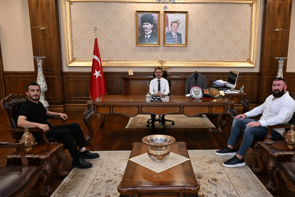 Milli Kick Boks Sporcusu Muhammed Dursun’dan Vali Aktaş’a ziyaret