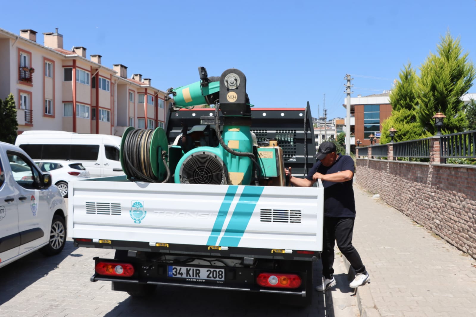 Yalova Belediyesi'nden sivrisinekle mücadele için larva ilaçlaması