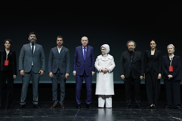 Cumhurbaşkanı Erdoğan, Bir Adam Yaratmak filminin galasına katıldı