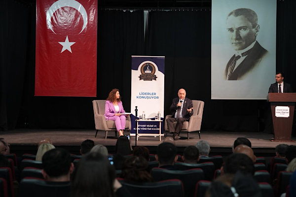 Özdağ, Denizli'de üniversite öğrencileriyle buluştu