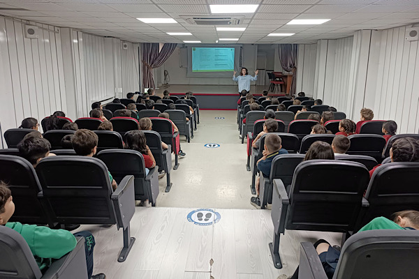 Yenimahalle’de öğrencilere sıfır atık ve iklim değişikliği eğitimi verildi