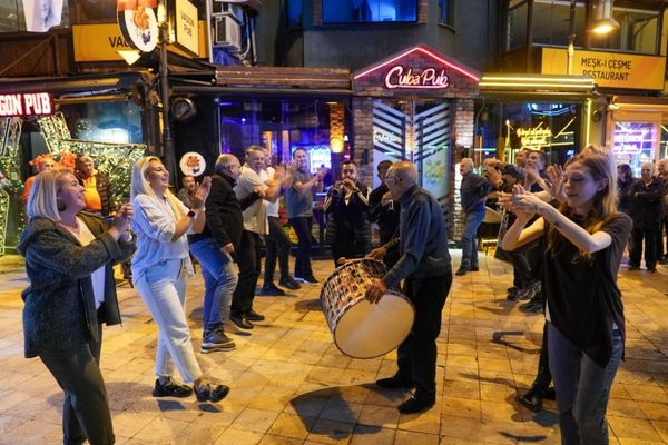 Maltepe’de Cumhuriyet’in 103’üncü yılı mübadil davuluyla kutlandı