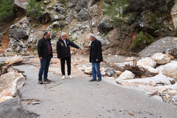 Başkan Özçelik'ten yağışlardan etkilenen yerlerde inceleme