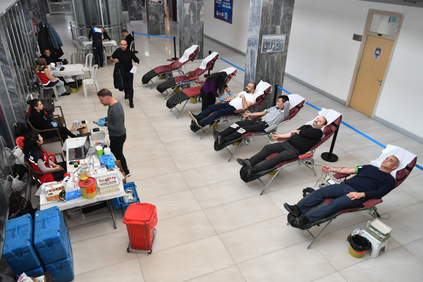 Kayseri Büyükşehir Belediyesi personelinden kan bağışı kampanyasına destek