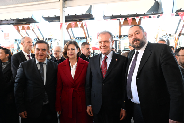 Başkan Ünlüce, araç teslim törenine katıldı