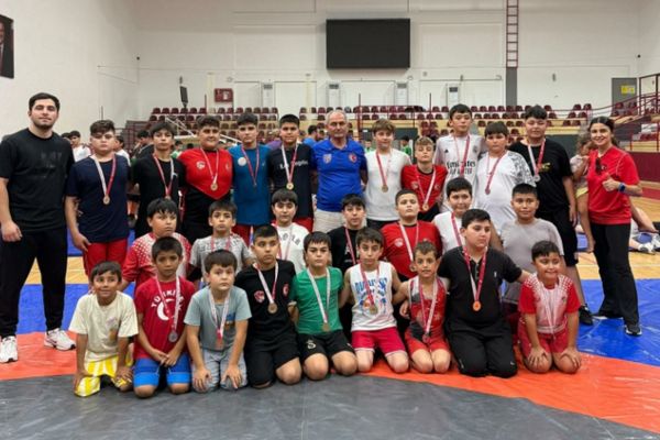 Kepezli minik güreşçiler Antalya Şampiyonası'ndan 56 madalyayla döndü