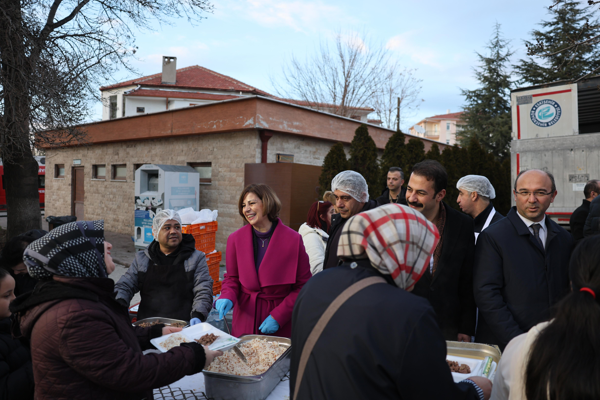 Ünlüce: İftarlarımızı Seyitgazi’de başlatmak bizim için ayrı mutluluk