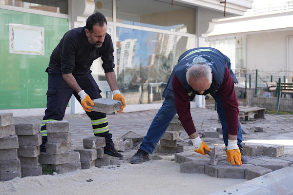 Etimesgut’ta Fen İşleri ekiplerinin altyapı ve üstyapı mesaisi sürüyor
