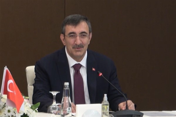 Yılmaz, KKTC Başbakanı Üstel ile bir araya geldi