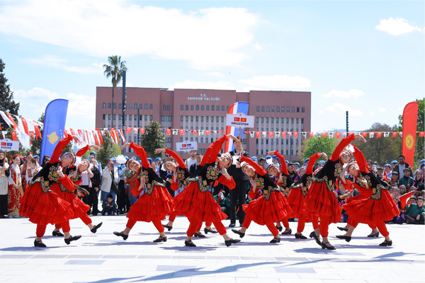 Samsun’da Türk Dünyası Çocuk Festivali kortejle başladı
