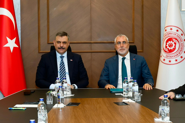 Bakan Çiftçi, Bakan Işıkhan ile bir araya geldi
