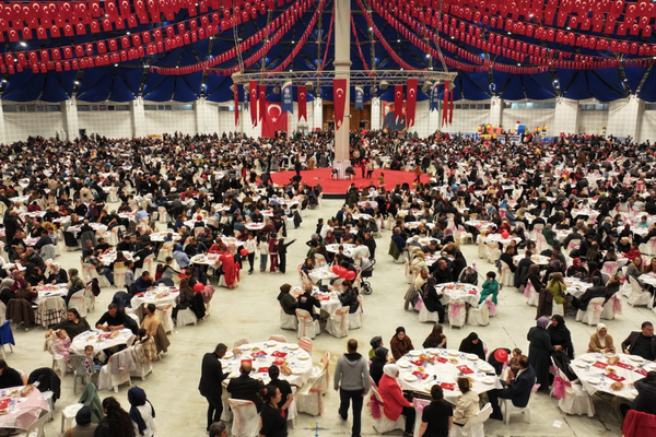 Başkan Başdeğirmen, Cumhuriyet yemeğinde personel ve aileleriyle buluştu