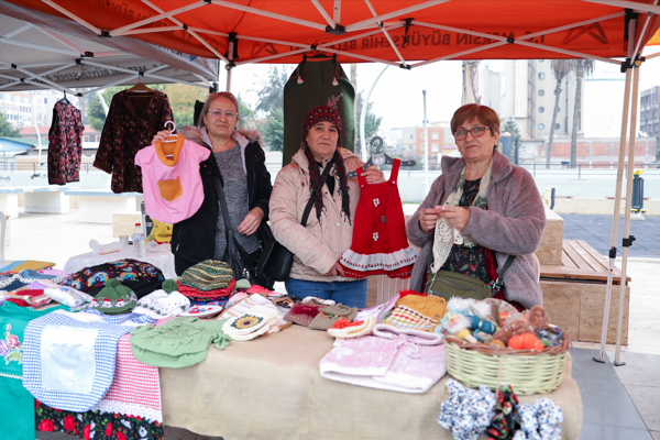 Mersin'de üretici kadın stantları, kadınlara kazanç sağlıyor