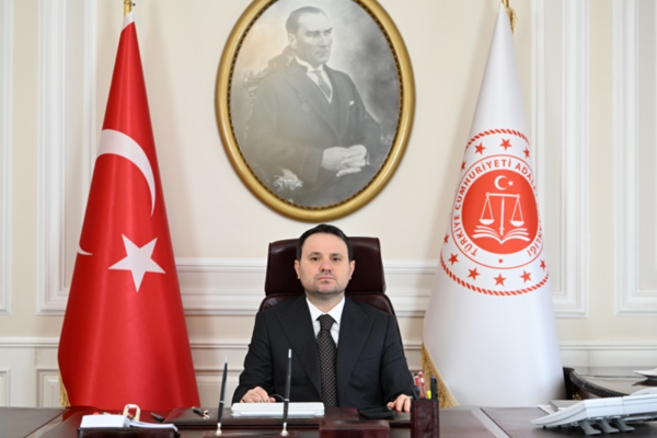 Bakan Gürlek Düzce Valiliği’ni ziyaret etti