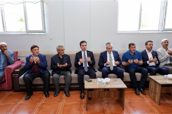 Bitlis Valisi Karakaya ve Bakan Işıkhan’dan taziye ziyaretleri