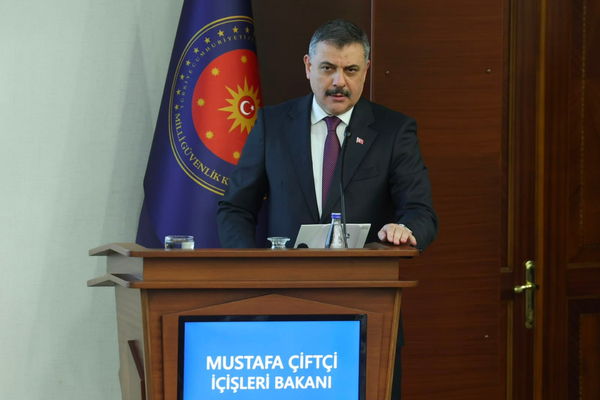 Çiftçi: Vatan uğruna can veren tüm kahramanlarımızı dualarla yad ediyorum