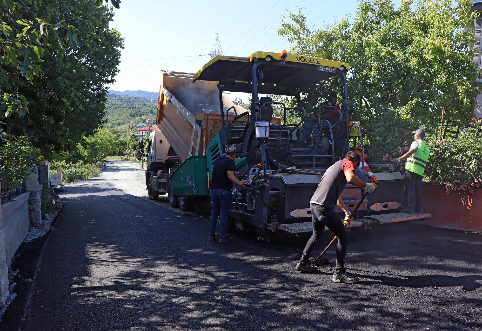 Altınordu Yaraşlı yoluna sıcak asfalt çalışması yapıldı