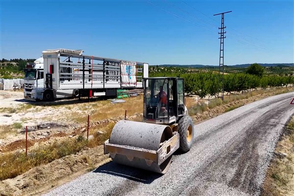 Gülnar Yarmasu Mahallesi’nin 8 kilometrelik yolunu yenilendi