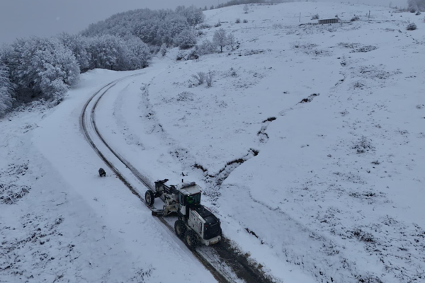 Samsun'da kar yağışı sonrası 346 mahalle yolu ulaşıma açıldı