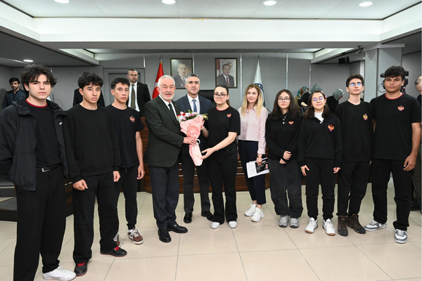 Öğrenciler belediye meclisine konuk oldu