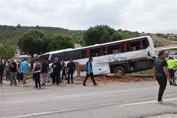 8 kişinin hayatını kaybettiği kaza anı güvenlik kamerasında 