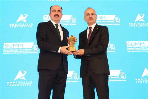 Konya Büyükşehir Belediyesi, Uluslararası Akıllı Ulaşım Sistemleri Zirvesi’nde ödül aldı